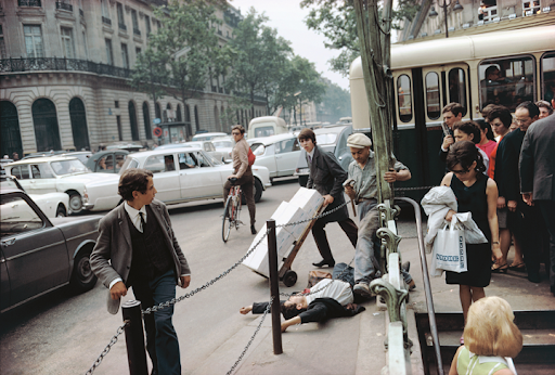 Kompozycja w fotografii, Paris, France, 1967 © Joel Meyerowitz 